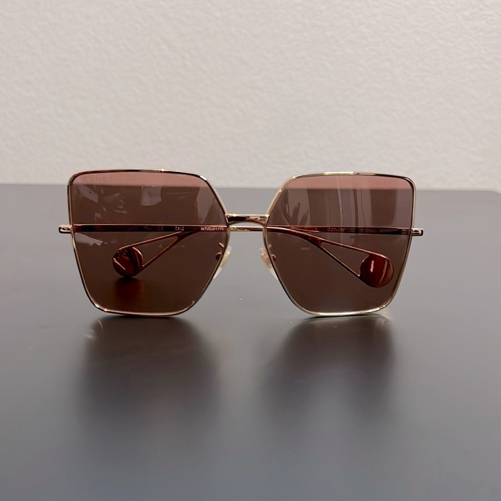 Gucci Sunglasses w/ case